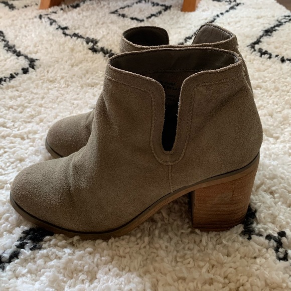 Urban Outfitters Maude Suede Ankle Boot - Picture 5 of 10